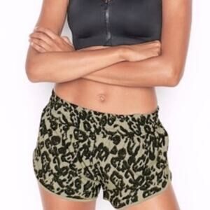 VICTORIA‎ SPORT Green Black Cheetah Leopard Lightweight Active Shorts Size Small